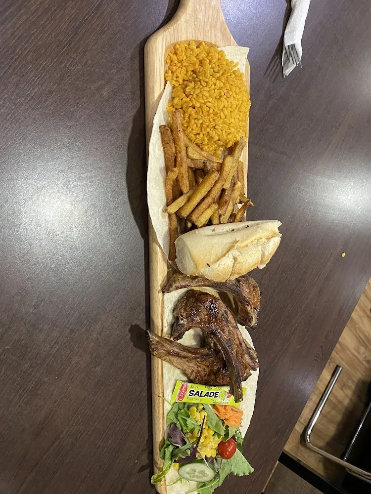 Côte d’agneau Blé Frites Maison Petite Salade Verte